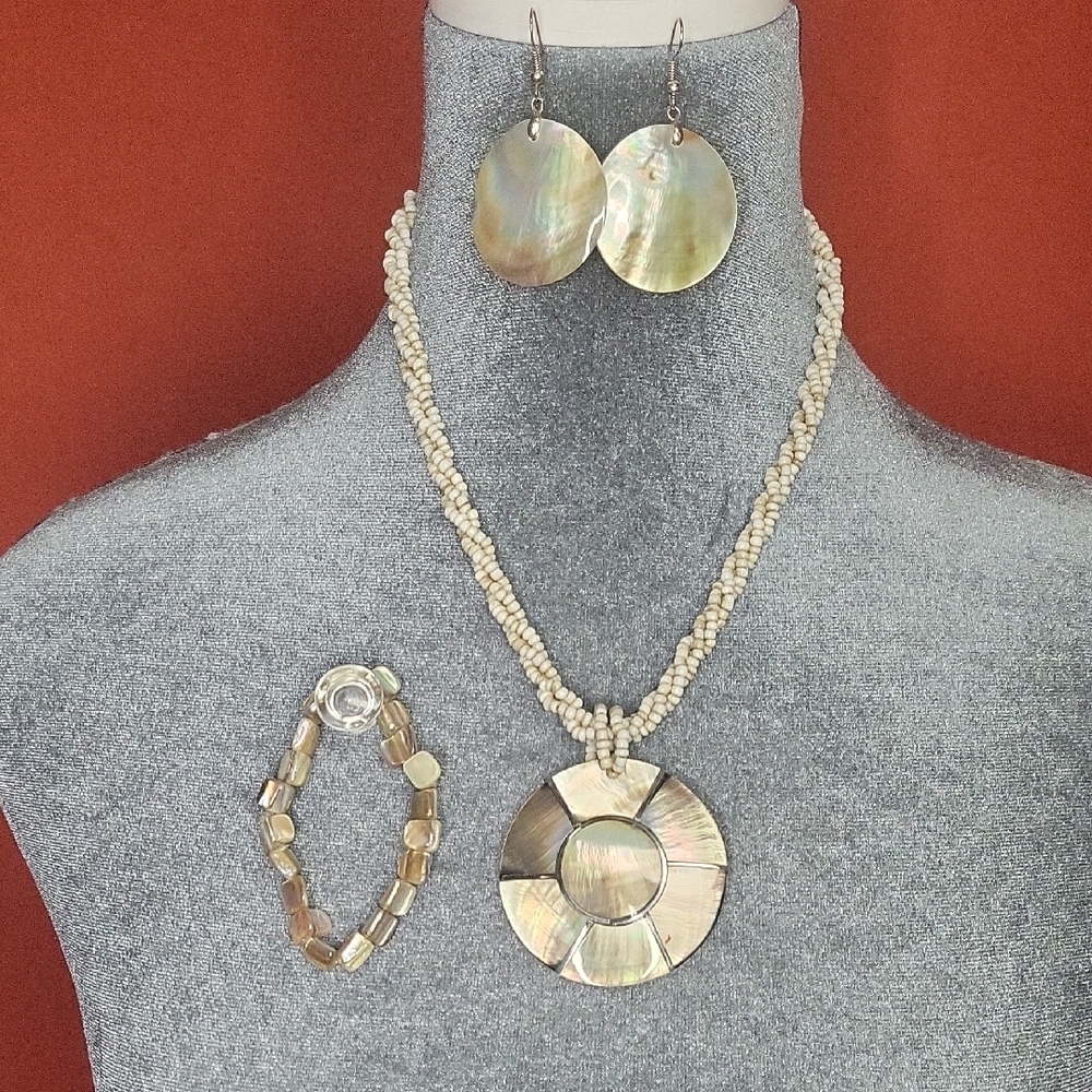 Elegant Shell Jewelry Set with Necklace, Earrings, and Bracelet